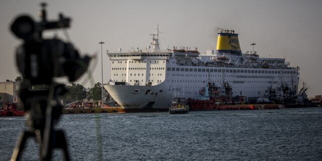 Φωτιά στο “Ελευθέριος Βενιζέλος”: Ολοκληρώθηκε η αποβίβαση των 875 επιβατών