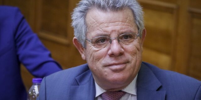 Βλάχος: Το ΚΙΝΑΛ κοντεύει να διαλυθεί και ακόμη ασχολείται με τον Καραμανλή