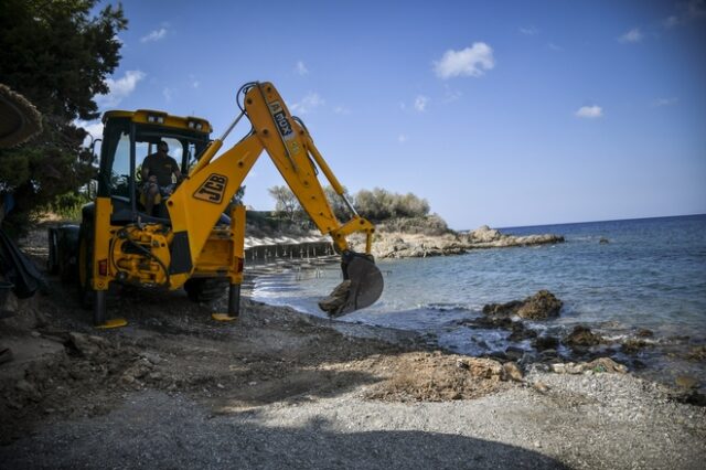 Η κατεδάφιση αυθαίρετου beach bar στην Ανάβυσσο άργησε 21 χρόνια