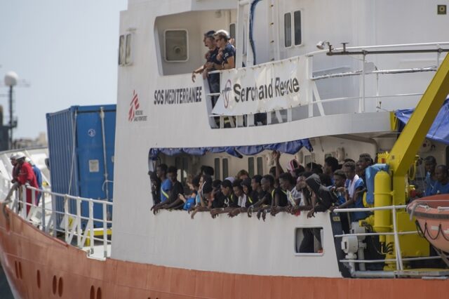 Έπειτα από ακινητοποίηση 19 ημερών, το Aquarius πλέει ξανά προς την κεντρική Μεσόγειο