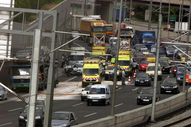 Μποτιλιάρισμα λόγω καραμπόλας στην Αττική Οδό