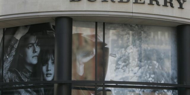 Η Burberry ανακοίνωσε το τέλος στο κάψιμο των προϊόντων της