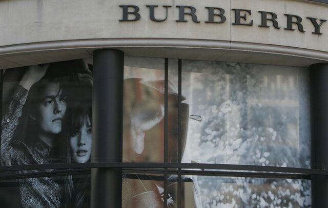 Η Burberry ανακοίνωσε το τέλος στο κάψιμο των προϊόντων της