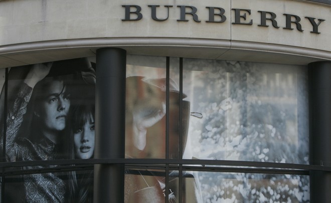 Η Burberry ανακοίνωσε το τέλος στο κάψιμο των προϊόντων της