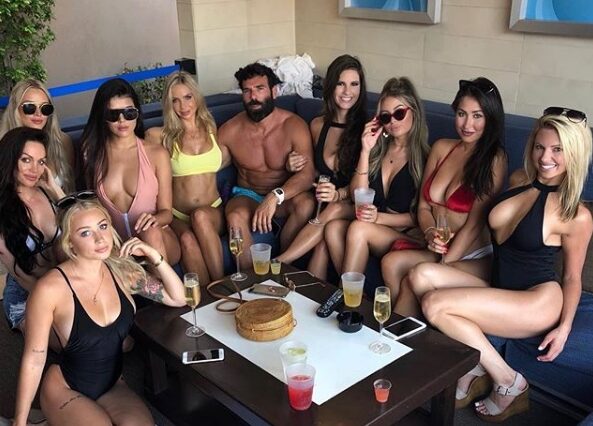 Ο Playboy Dan Bilzerian με το χαρέμι του στη Μύκονο