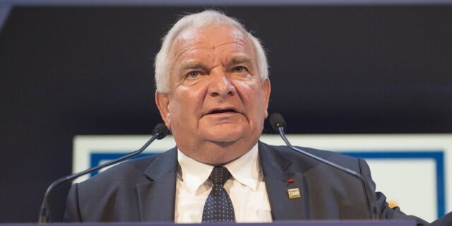 Δημοψήφισμα στα Σκόπια: Ο Ντόουλ αδειάζει Βέμπερ, που στηρίζει Μητσοτάκη
