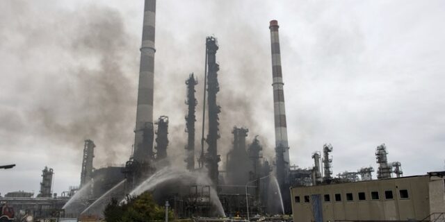Γερμανία: Στους 10 οι τραυματίες από τη φωτιά σε διυλιστήριο