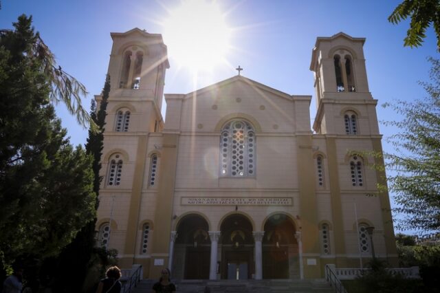Εισβολή αγνώστων σε εκκλησία στο κέντρο της Αθήνας – Διέκοψαν με συνθήματα τη λειτουργία