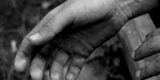 Εγκαινιάζεται η αναδρομική έκθεση “Διαδρομές Φωτός”