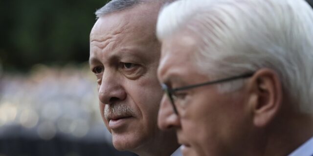 “Πόρτα” Σταϊνμάιερ σε Ερντογάν: “Πολύ μακριά από εξομάλυνση”