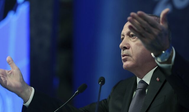 Ο Ερντογάν δίνει νέο ραντεβού με Πούτιν, πετάει “καρφιά” στις ΗΠΑ και “ψαλιδίζει” τις επενδύσεις