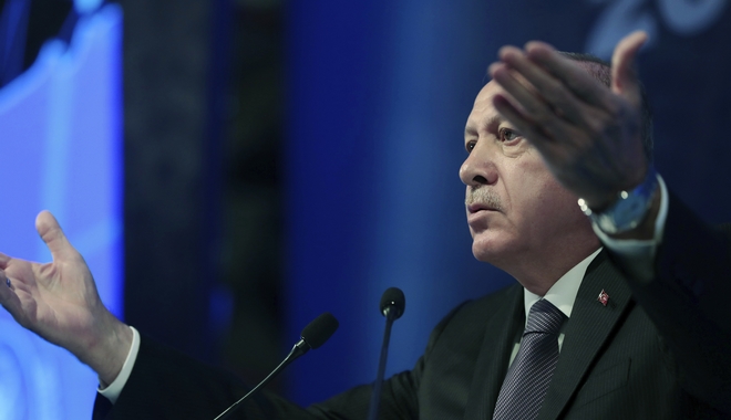 Ο Ερντογάν δίνει νέο ραντεβού με Πούτιν, πετάει “καρφιά” στις ΗΠΑ και “ψαλιδίζει” τις επενδύσεις
