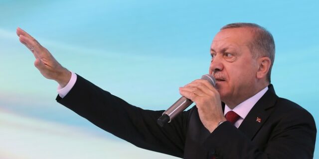 Ο Ερντογάν “σηκώνει” το Κυπριακό: Στρατεύματα και “μειονότητα” στο κάδρο