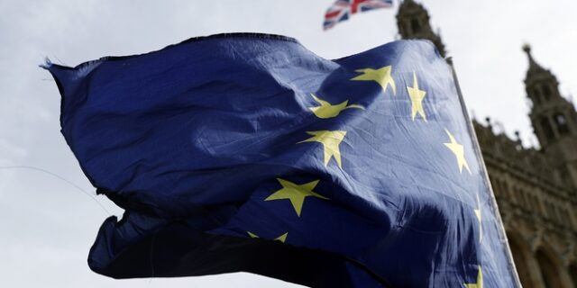Brexit: Τέσσερις υπουργοί στα πρόθυρα της παραίτησης