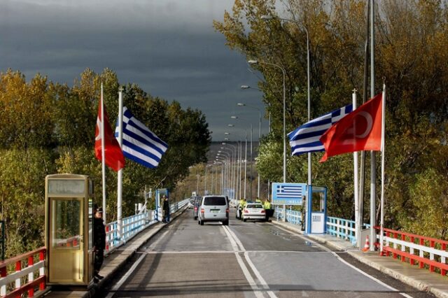 Ελεύθεροι οι δύο Τούρκοι στρατιωτικοί που συνελήφθησαν στον Έβρο