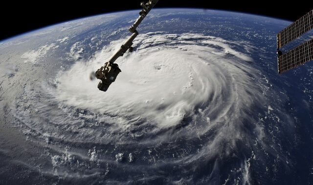 Συναγερμός στις ΗΠΑ: Ο τυφώνας Φλόρενς αναβαθμίστηκε στην κατηγορία 4 με ανέμους 195 χλμ/ώρα
