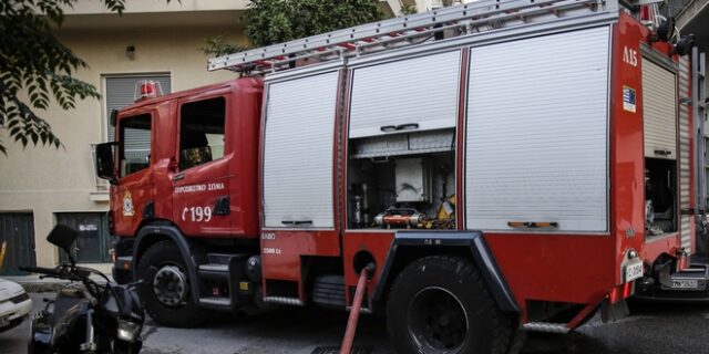 Υπό έλεγχο η φωτιά στη βιοτεχνία εκκλησιαστικών ειδών στον Μαραθώνα