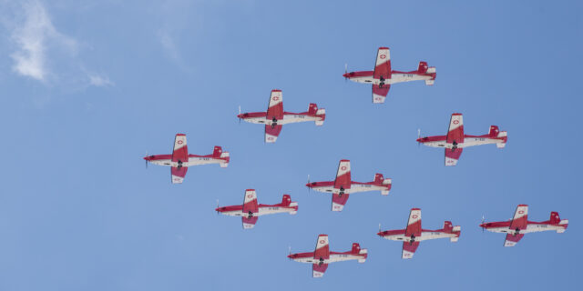 Athens Flying Week: Χαμηλές πτήσεις πάνω από την Αθήνα-Εντυπωσιακά πλάνα