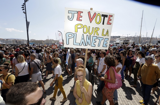 Γαλλία: Χιλιάδες πολίτες στους δρόμους ζητώντας “δράση για το κλίμα”