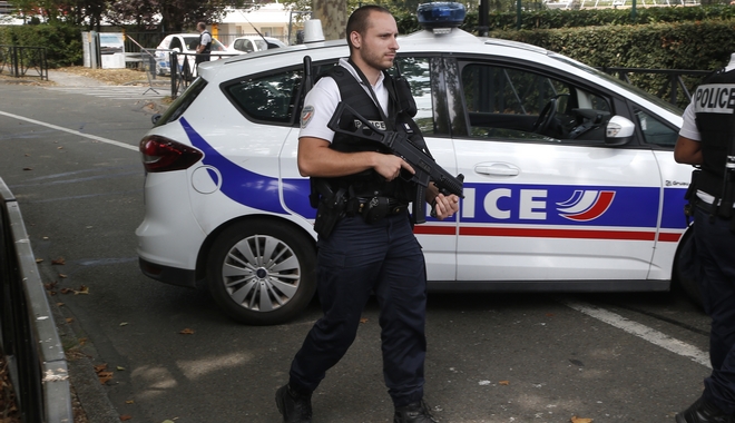 Γαλλία: Φώναξε “Αλάχ Ακμπάρ” και έριξε το όχημα του σε πεζούς
