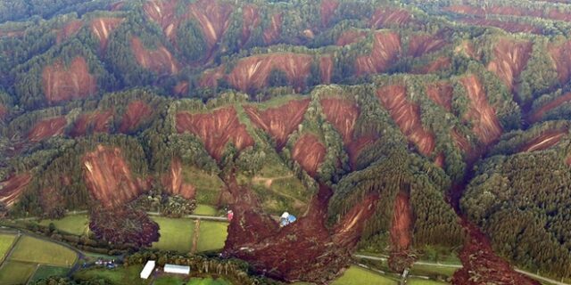 Σεισμός στην Ιαπωνία: Εικόνες αποκάλυψης – Μαζικές κατολισθήσεις, δεκάδες αγνοούμενοι