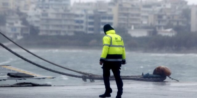 Προβλήματα στα ακτοπλοϊκά δρομολόγια από Πειραιά, Ραφήνα και Λαύριο, λόγω ισχυρών ανέμων