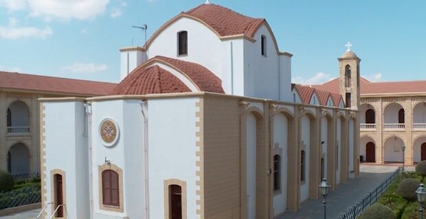 Υπεγράφη η συμφωνία με τη Μονή Κύκκου – Στο κεντρικότερο σημείο η ελληνική σημαία