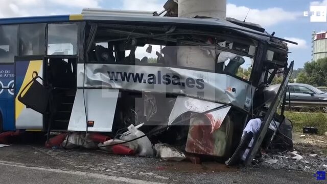 Τραγωδία στην Ισπανία: Λεωφορείο σφηνώθηκε σε υποστύλωμα γέφυρας – 5 νεκροί