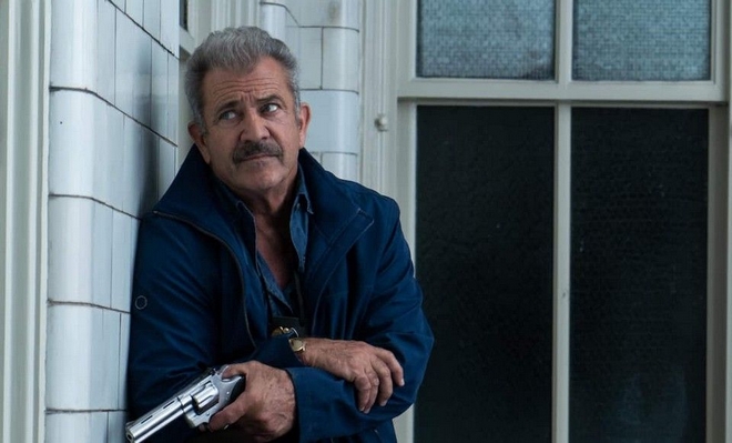 O Mel Gibson είναι τώρα ο βρώμικος μπάτσος στο “Dragged Across Concrete”