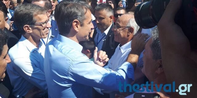 Στο περίπτερο του ΠΑΟΚ ο Μητσοτάκης: “Χαρά μου να εγκαινιάσω το νέο γήπεδο”