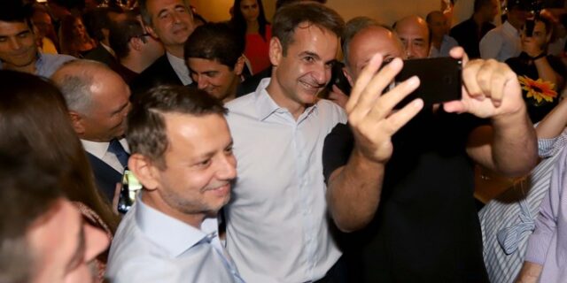 83η ΔΕΘ: Βόλτα Μητσοτάκη στα στέκια της νεολαίας στη Θεσσαλονίκη