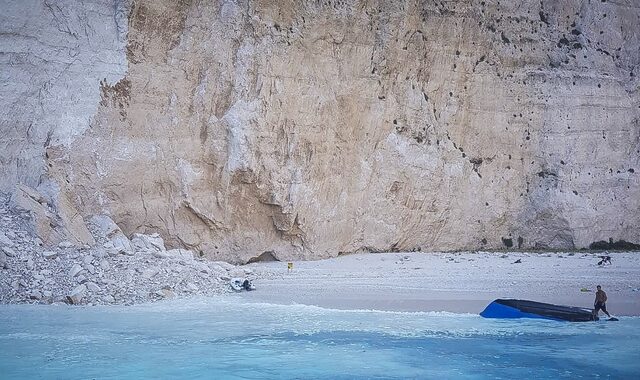 Σεισμός στη Ζάκυνθο: Σε κατάσταση έκτακτης ανάγκης το νησί – Άλλαξε χρώμα η θάλασσα από τις κατολισθήσεις