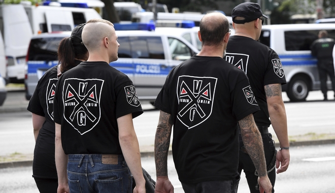 Γερμανία: Σε διαθεσιμότητα αστυνομικοί που χαιρετούσαν ναζιστικά