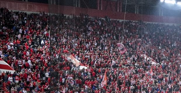 Πανό οπαδών Ολυμπιακού κατά ΠΑΟΚ με πολιτικές αιχμές (PHOTO)
