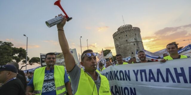 Συγκέντρωση και πορεία των ενστόλων στον Λευκό Πύργο