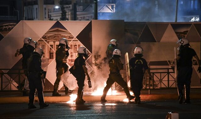 Πορείες για τον Παύλο Φύσσα: Μολότοφ σε Αθήνα και Θεσσαλονίκη – Σοβαρός τραυματισμός νεαρής γυναίκας στο Αγρίνιο