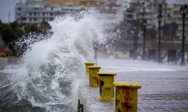 Καιρός: Πού θα χτυπήσει ο κυκλώνας “Ζορμπάς” – Άνεμοι 10 μποφόρ, βροχές και καταιγίδες
