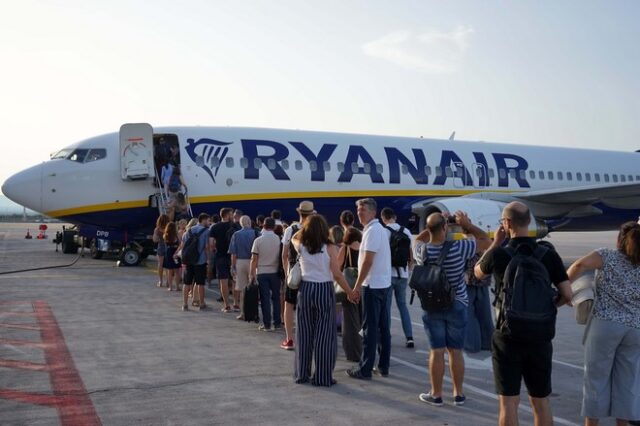 Απειλεί με απολύσεις η Ryanair αν συνεχιστούν οι απεργίες