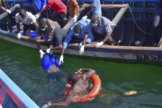 Θρήνος και οργή στην Τανζανία: Συλλήψεις και τετραήμερο πένθος για το πολύνεκρο ναυάγιο