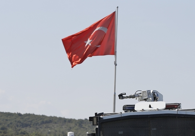 Συναγερμός στην Κωνσταντινούπολη: Ένοπλος εισέβαλε σε εμπορικό κέντρο