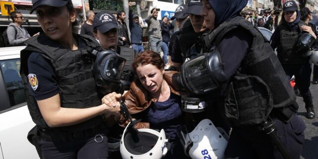 Δεν σταματούν οι συλλήψεις στην Τουρκία, πάνω από 200 σε μία εβδομάδα