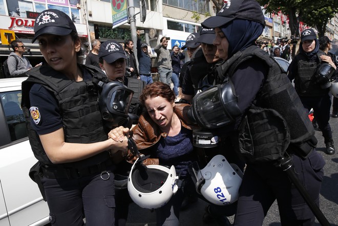 Δεν σταματούν οι συλλήψεις στην Τουρκία, πάνω από 200 σε μία εβδομάδα