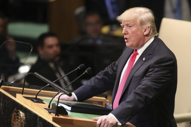 Ο Τραμπ επαναφέρει τις κυρώσεις κατά του Ιράν για τα πυρηνικά