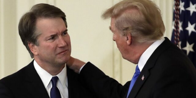 Τραμπ: “Πολιτικά υποκινούμενες” οι κατηγορίες για σεξουαλική παρενόχληση κατά του δικαστή Κάβανο