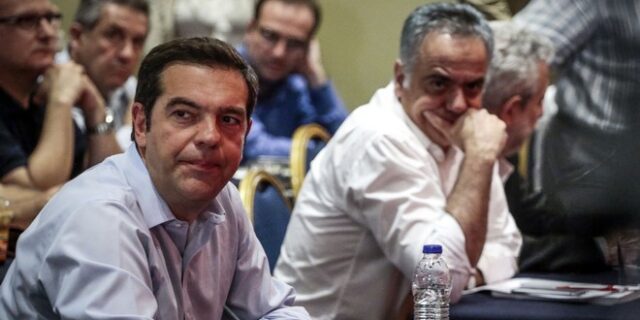 Ο Τσίπρας αναδιατάσσει το πολιτικό προσωπικό στον ΣΥΡΙΖΑ