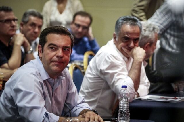 Ο Τσίπρας αναδιατάσσει το πολιτικό προσωπικό στον ΣΥΡΙΖΑ