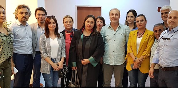 Η ελευθεροτυπία του Ερντογάν: Κάλυψε την αυτοκτονία απελπισμένου πατέρα και συνελήφθη