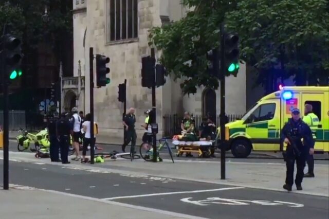 Αυτοκίνητο παρέσυρε πεζούς στο Λονδίνο: Δεν συνδέεται με τρομοκρατία το συμβάν