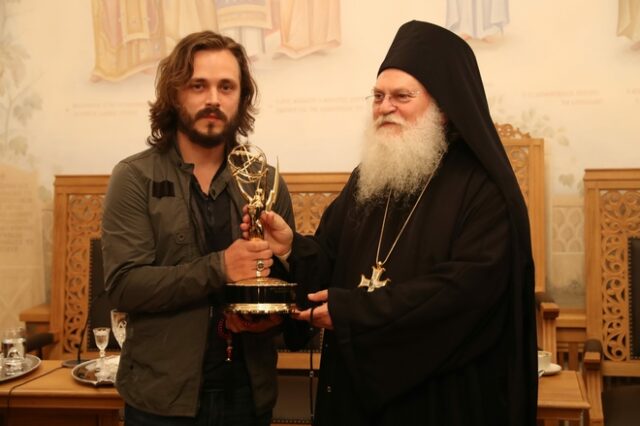 Αστέρας του Χόλιγουντ χάρισε το βραβείο Emmy του στο Άγιο Όρος