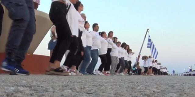 Ένα χασαποσέρβικο για Γκίνες στη Νέα Κίο